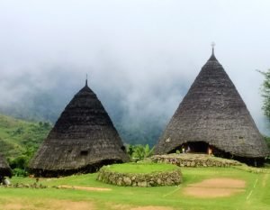 rumah adat desa waerebo NTT