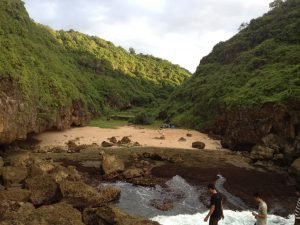 pemandangan di pantai wohkudu